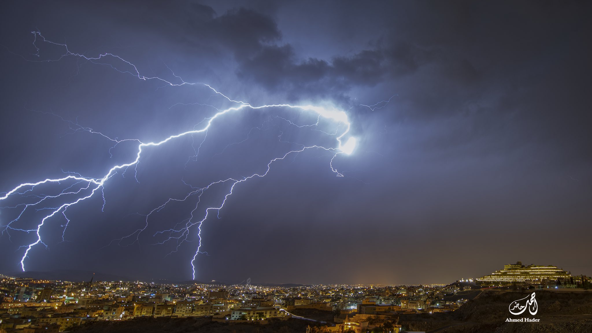 حالة ماطرة تؤثر على السعودية الخليج